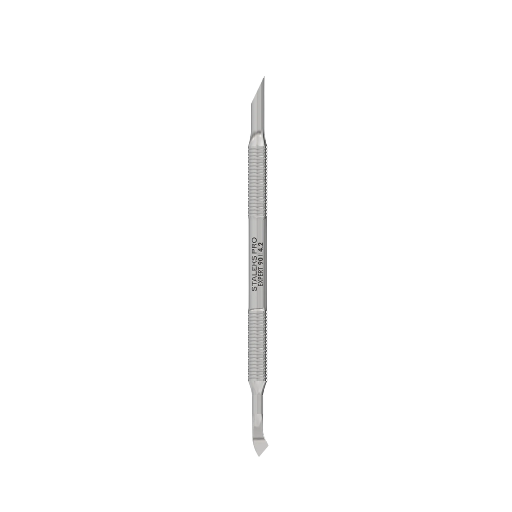 Spatola per manicure EXPERT 90 con pusher obliquo e lama piegata professionale